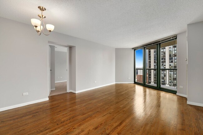 Building Photo - 111 W Maple St
