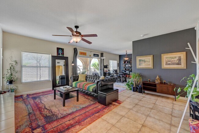Foto del edificio - AWESOME SUMMERLIN CONDO IN GATED CORONADO ...