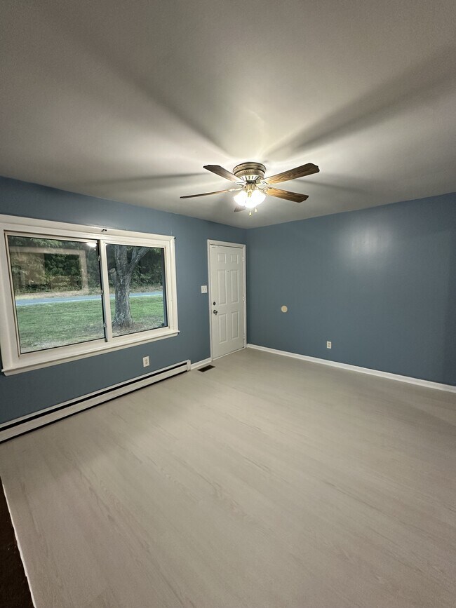 Building Photo - 3675 E Ridge Rd