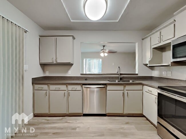 Building Photo - 1116 W Dunbar Dr