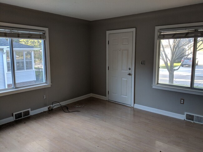 Building Photo - 712 Golf Avenue