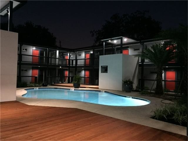 Building Photo - 1501 Hyde Park Blvd