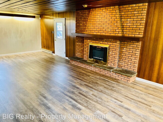 Building Photo - 3 br, 2 bath House - 88 N Main St