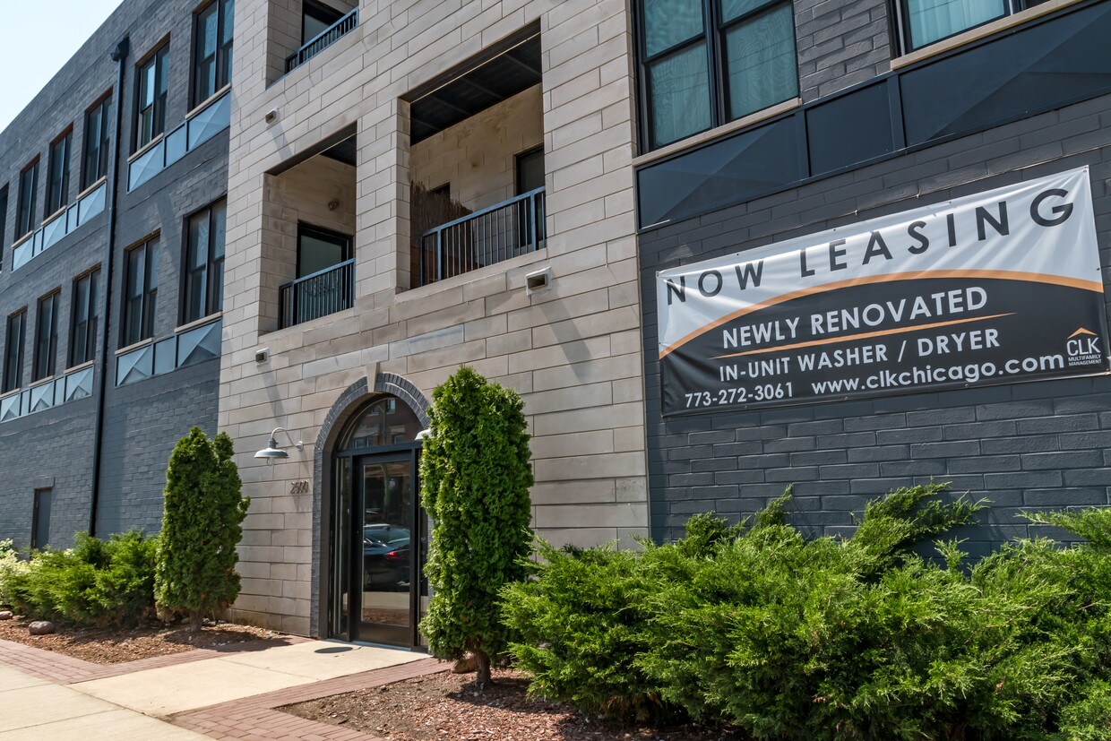Clybourn Apartments at 2500 N Clybourn Chicago, IL