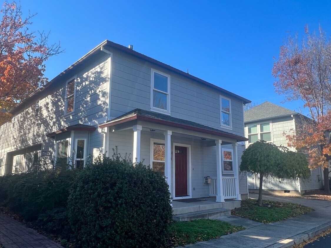 819 Blackberry Ln, Ashland, OR 97520 House Rental in Ashland, OR