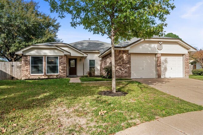 Building Photo - 8623 Greenleaf Lake Dr