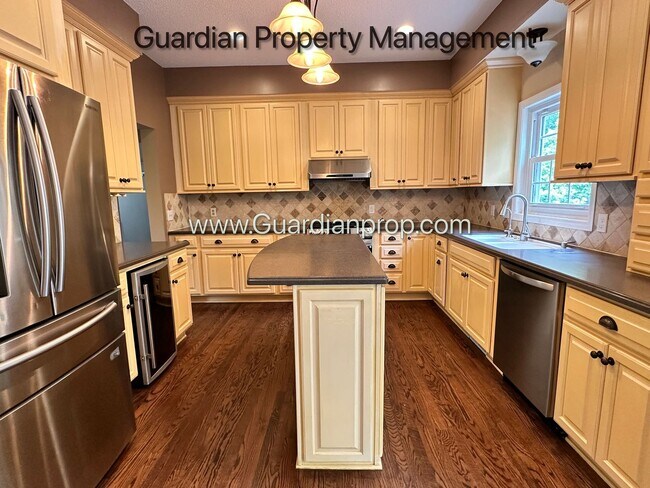 Foto del edificio - Eagan Single Family Home, Office, Deck, Patio, 2 Car Garage, Available Late July/Aug