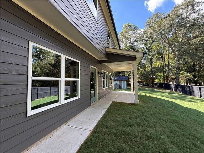 Building Photo - 320 Pine Valley Dr