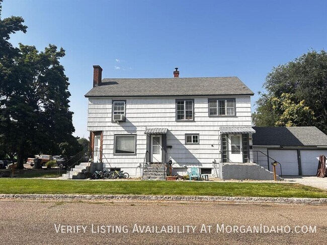 Building Photo - 219 4th St S