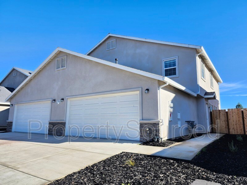936 W Alameda St, Manteca, CA 95336 Townhome Rentals in Manteca CA
