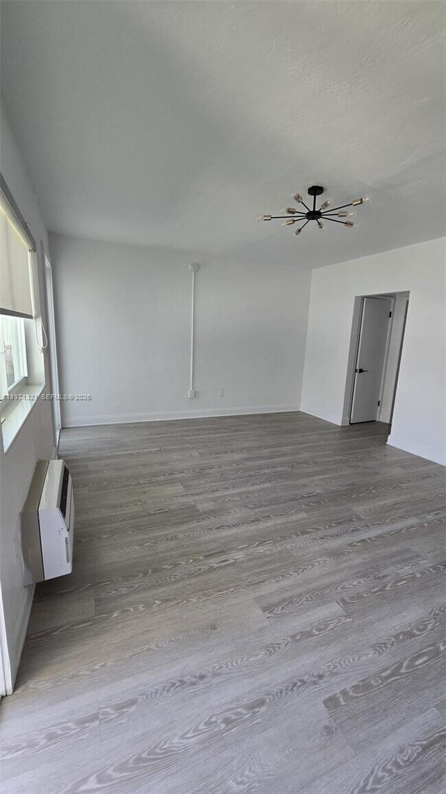 Foto del edificio - 9270 E Bay Harbor Dr