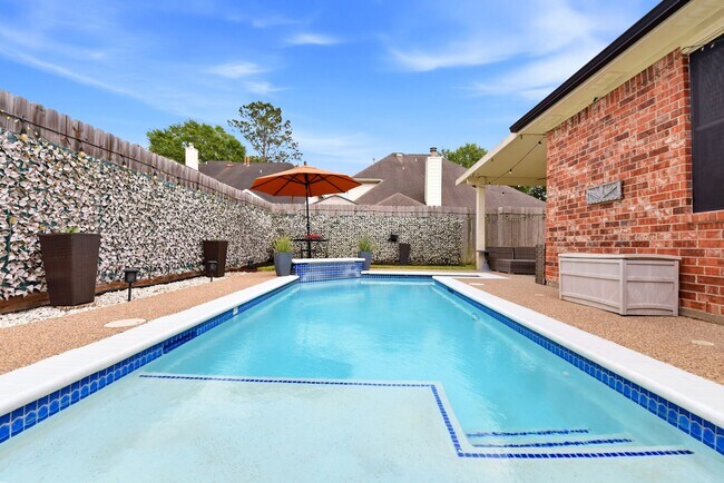 Building Photo - 2105 Mossy Trail Dr