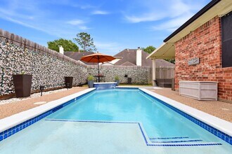 Building Photo - 2105 Mossy Trail Dr