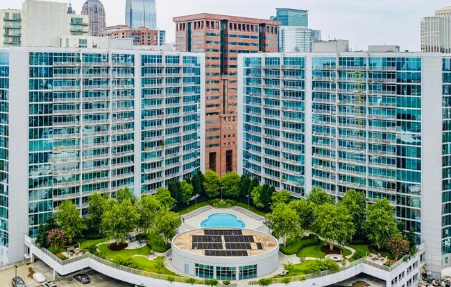 Condominio de lujo The Plaza Midtown - 950 W Peachtree St NW