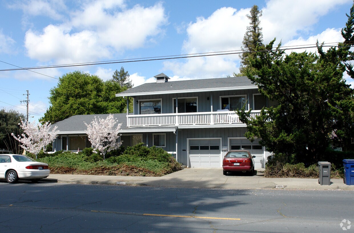 Building Photo - 303 Matheson St