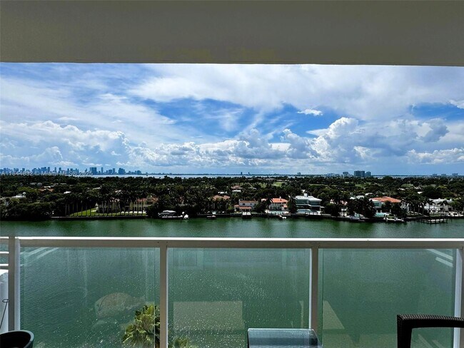 Foto del edificio - 5600 Collins Ave