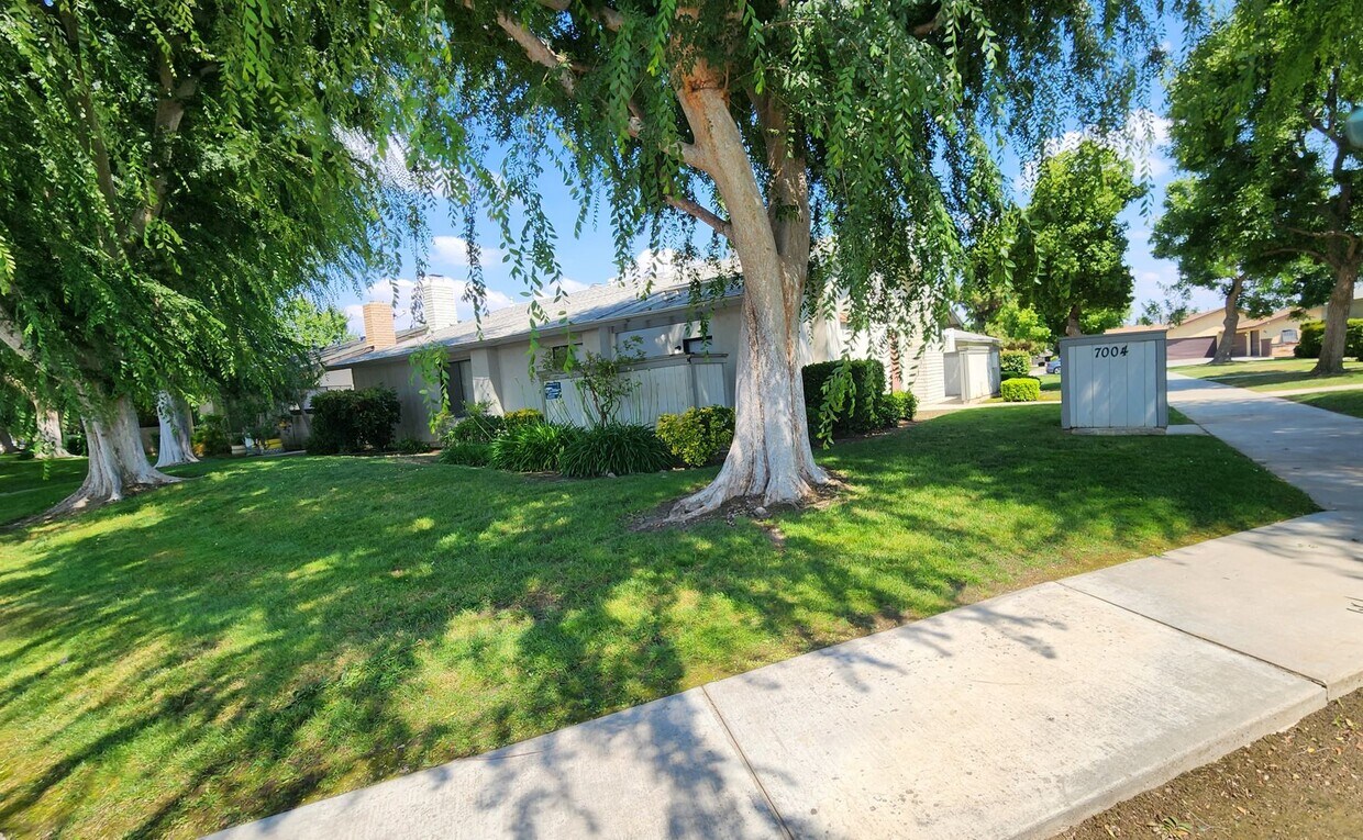 Foto principal - 7004 N Half Moon Dr