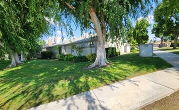 Building Photo - 7004 N Half Moon Dr