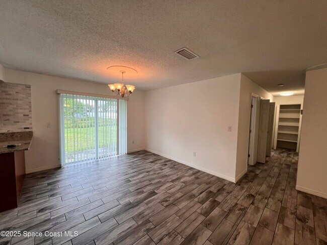 Foto del edificio - 5381 Frederick Ave