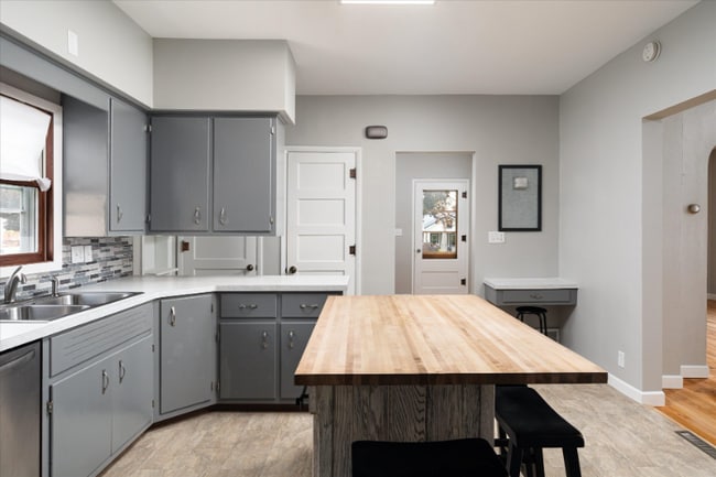 Building Photo - 206 Davidson Ave