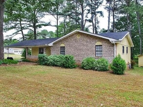 Building Photo - Room in Single Family Home on Springwood Valley Rd