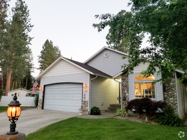 Building Photo - 404 S Chinook Cir