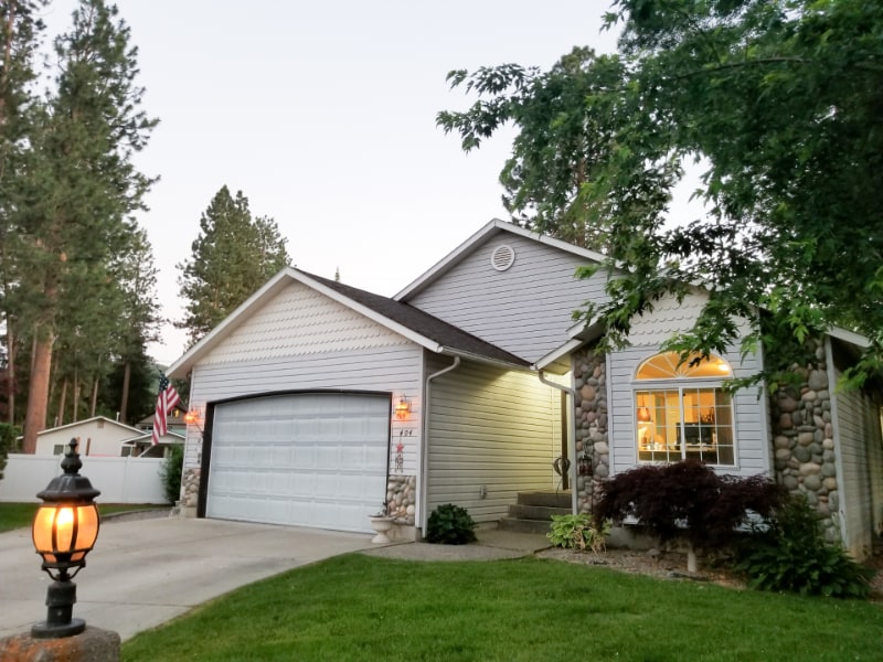 Primary Photo - 404 S Chinook Cir
