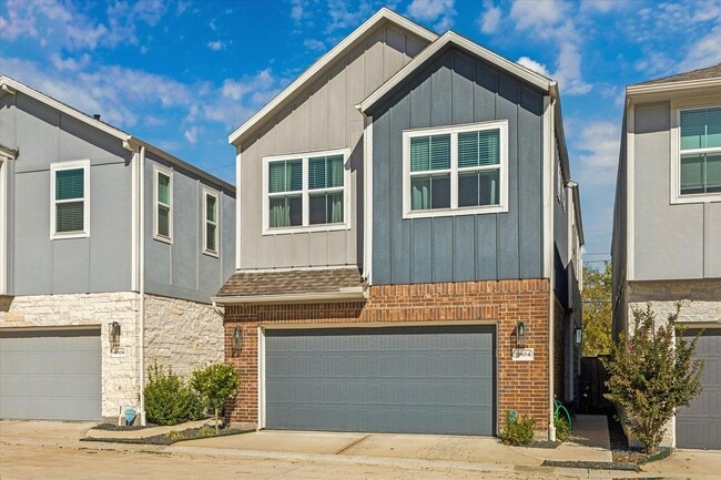 Foto del edificio - 9804 Rugged Oaks Dr