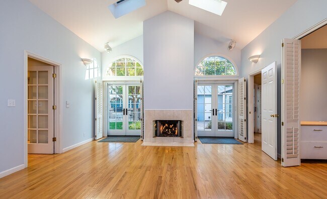 Foto del edificio - Luxury Single-Story Los Gatos Estate | Remodeled Throughout | Resort-Style Backyard