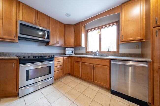 Foto del edificio - 1410 Juneau Ln N