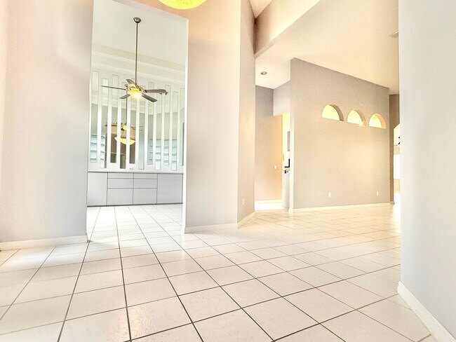 Building Photo - Executive 4bedrooms/3baths Dream pool-home...