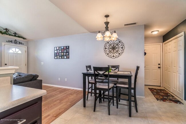 Foto del edificio - 3607 S Roberts St