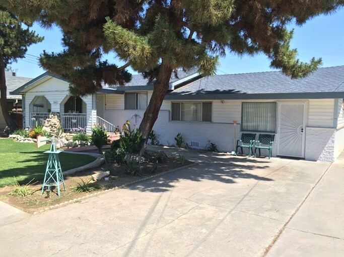 Primary Photo - 10024 Greenacres Dr