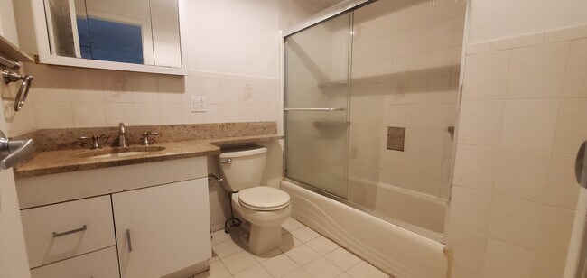 Foto del edificio - 176 Mcwhorter St