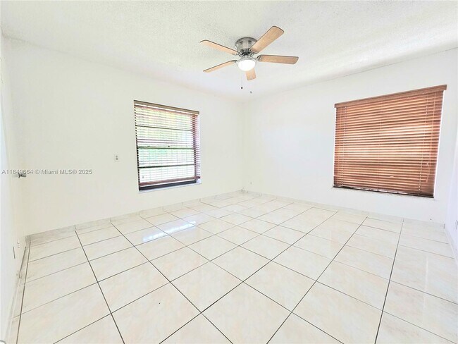 Foto del edificio - 3880 NW 2nd St