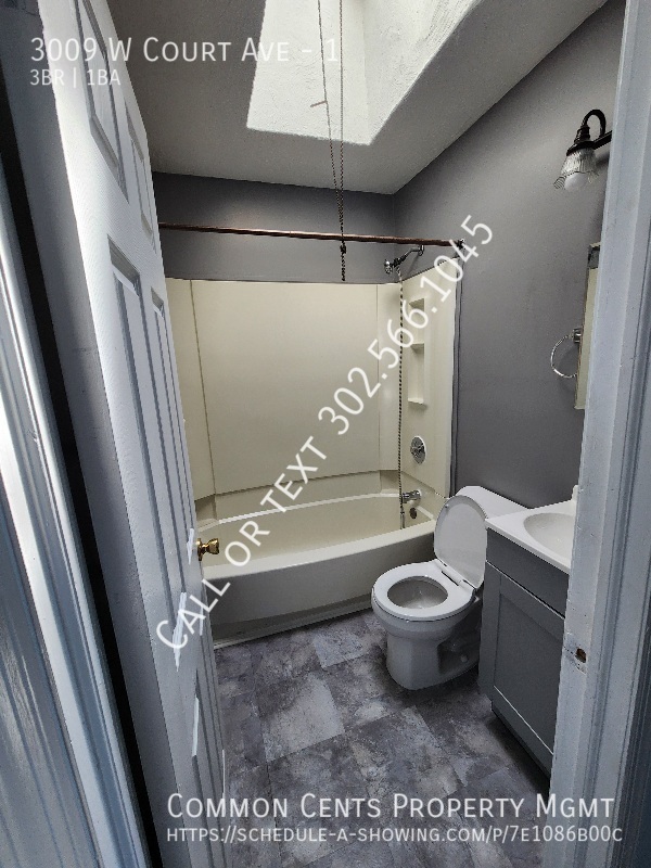 Foto del edificio - 3009 W Court Ave