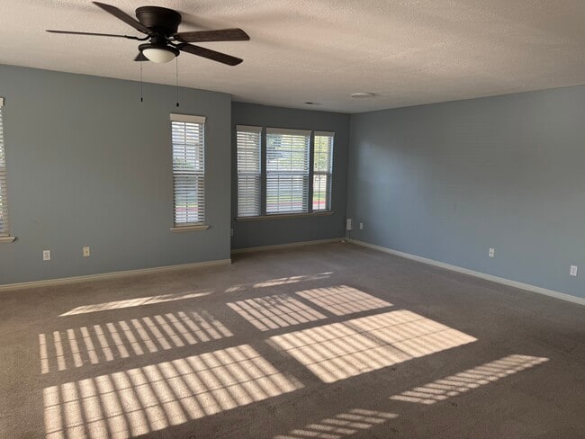 living room - 992 S 1760 W