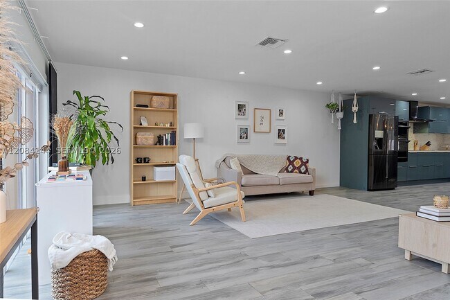 Building Photo - 4868 Sheridan St