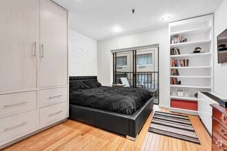 Building Photo - 67 E 11th St