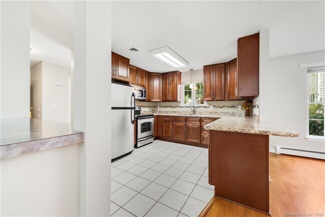 Foto del edificio - 64 Fitch Meadow Ln