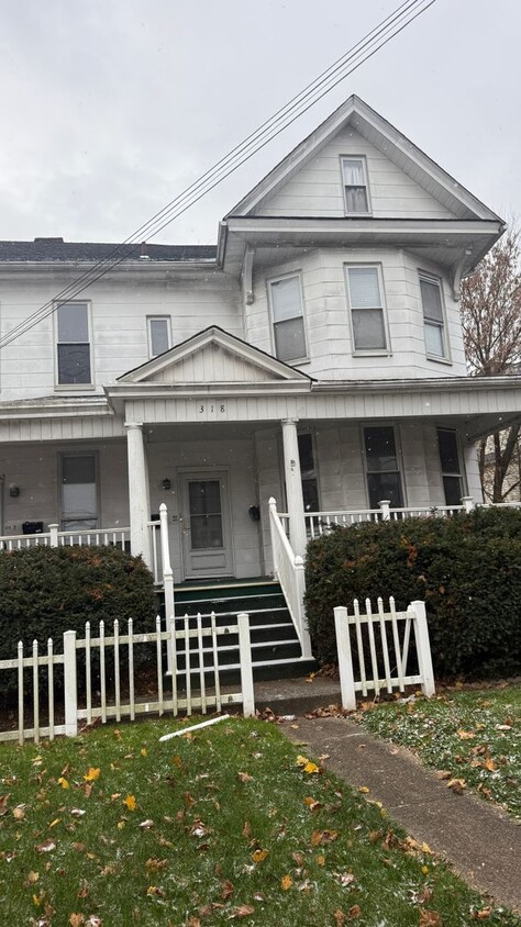 Foto principal - 318 Center Ave