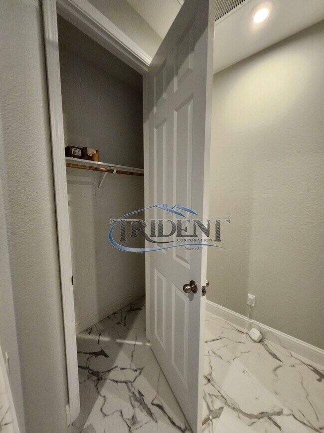 Foto del edificio - Updated home with a built in BBQ and play area