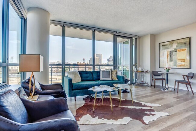 Foto del edificio - 410 N Milwaukee Ave