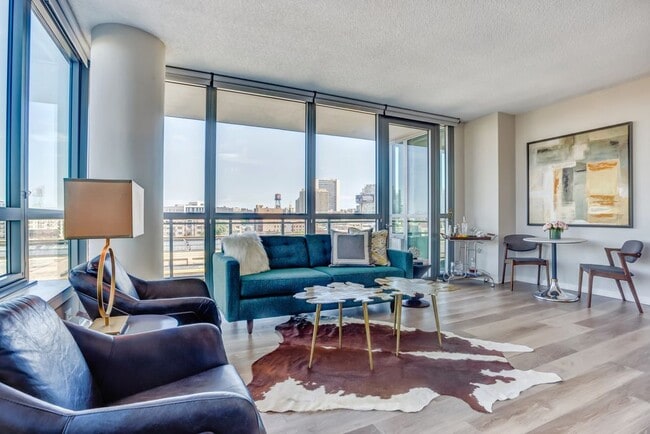 Building Photo - 410 N Milwaukee Ave