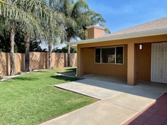 Building Photo - 3 Bedroom, 2 Bath Remodeled House in Hemet...