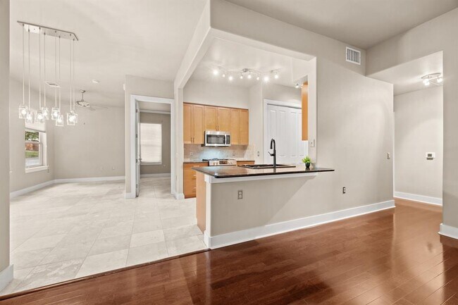 Foto del edificio - 2216 Thornton Rd