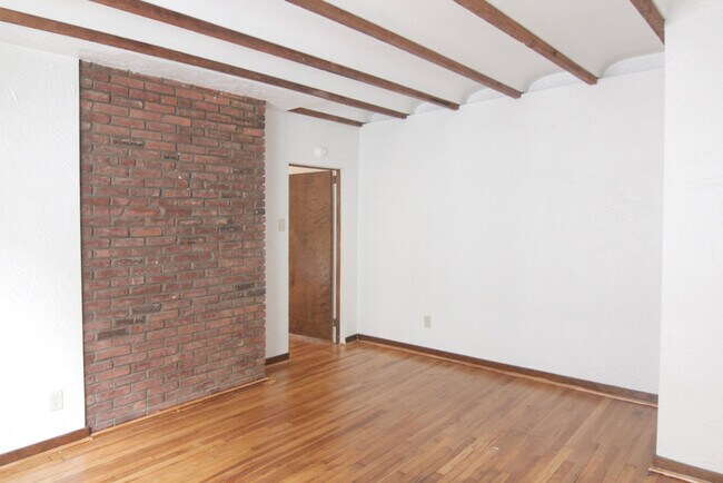 Building Photo - 327 West St