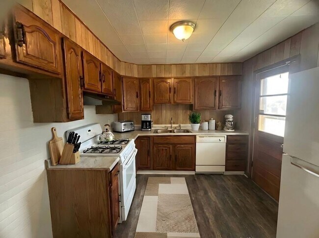 Foto del edificio - 2 Bed/ 1 Bath, Half Duplex in Clairton