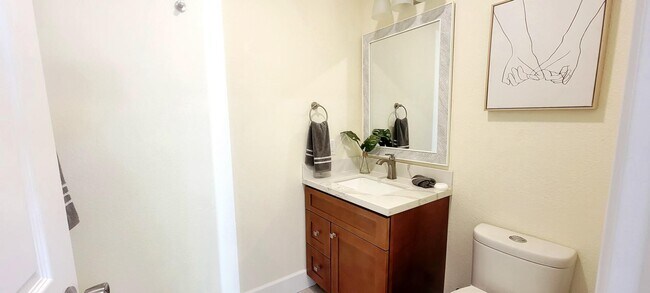 Foto del edificio - 1146 Rosebriar Way
