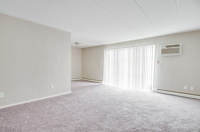 Building Photo - Lori Apartments